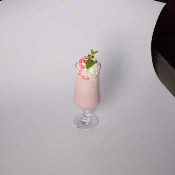 Клубничный милкшейк Restaurant MIRANDI