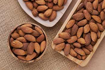 Очищенный натуральный миндаль Kish Mish Nuts & More