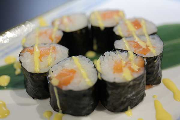 Маки ролл с лососем Like Sushi