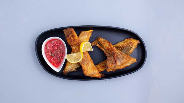 Жареная рыба сазан BUXORO Oilaviy Restoran