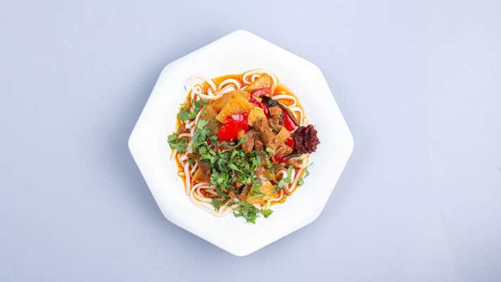 Уйгурский лагман BUXORO Oilaviy Restoran