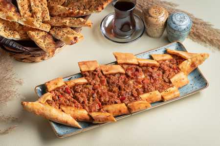 Пиде с мясом Beshbarmak House (г. Нукус)
